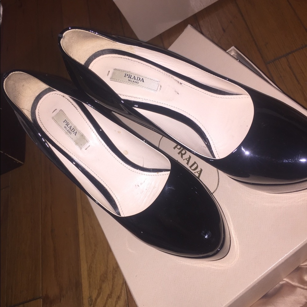 Prada - Picture 2 of 5